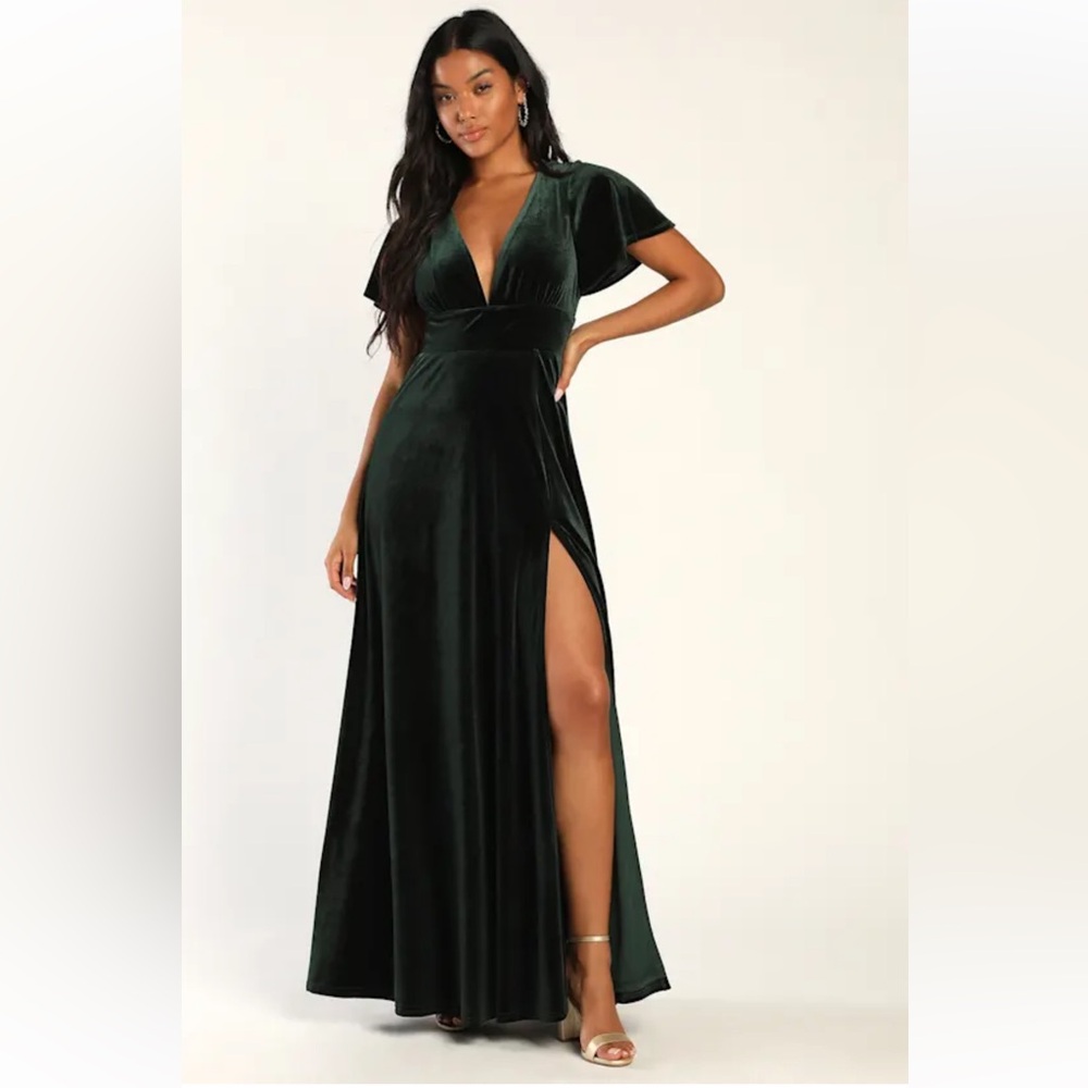Elegant Emerald Green Velvet Evening Gown